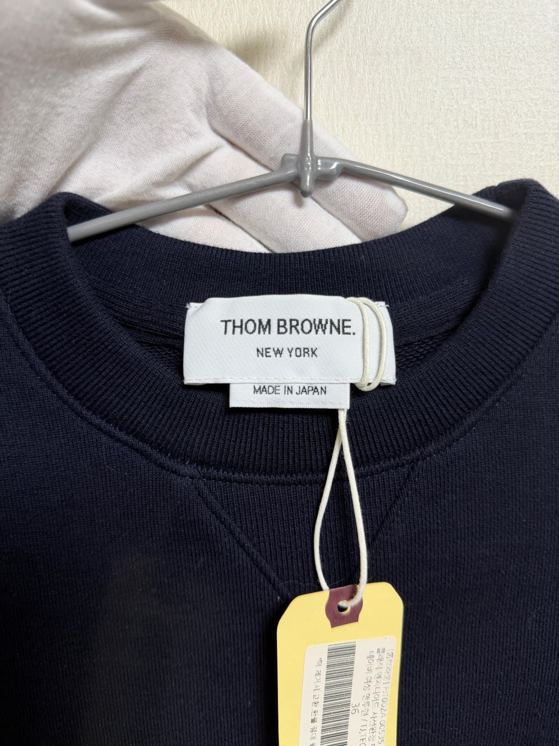 톰브라운 사선완장 네이비 맨투맨 (새상품) 상품이미지3