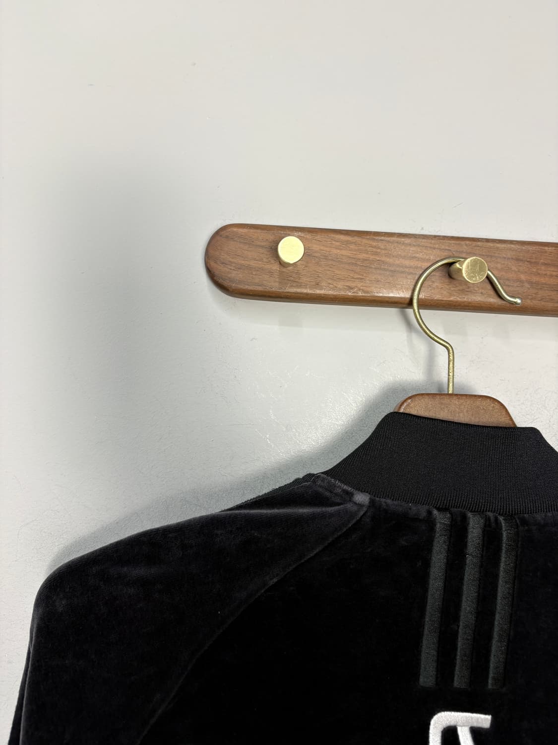 아디다스 X 퍼렐 윌리엄스 벨벳 트랙 자켓 A3723 상품이미지6