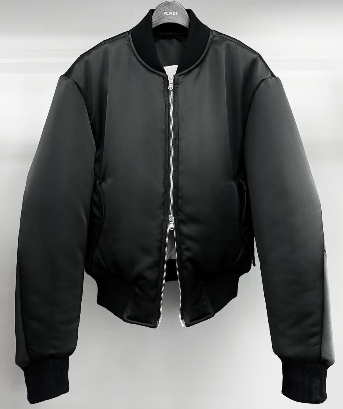 (구매) vuja de pillow bomber 상품이미지1