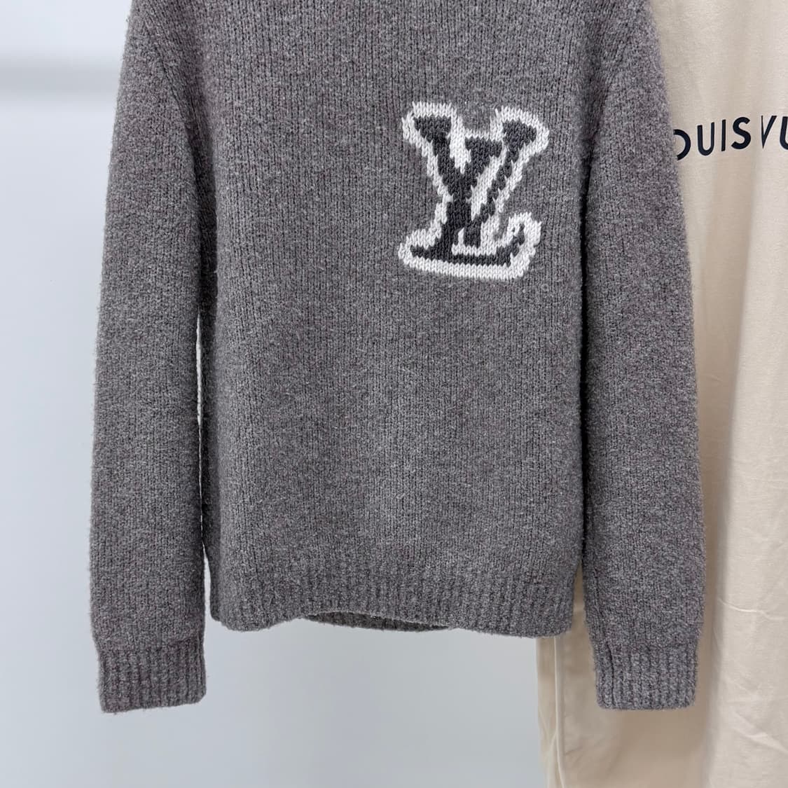 [S+급/S] 루이비통 LV 인타르시아 크루넥 니트 라바 스모크 상품이미지4