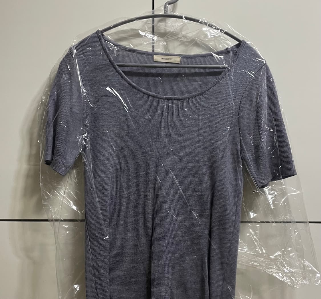 (미착용, 새상품) 98도씨 made. 페일 U넥 골지 반팔니트 데님블루 상품이미지3