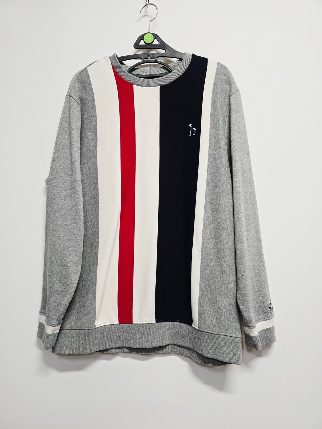 헤지스 스트라이프 패턴 맨투맨 티셔츠105 상품이미지1