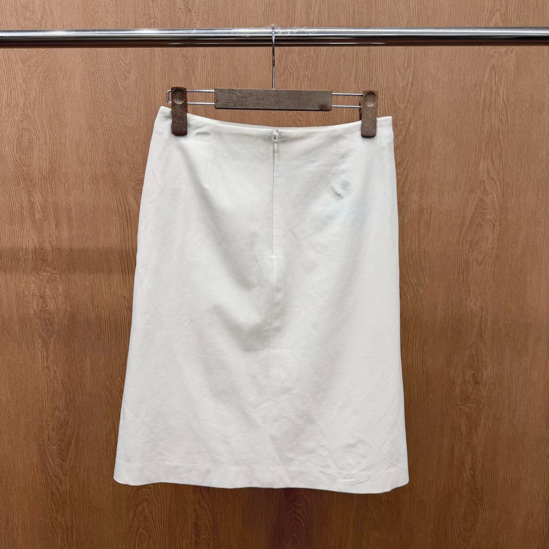 꾸레쥬 미디 스커트 사이드 절개 지퍼 포켓 디테일 A라인 아이보리 상품이미지3
