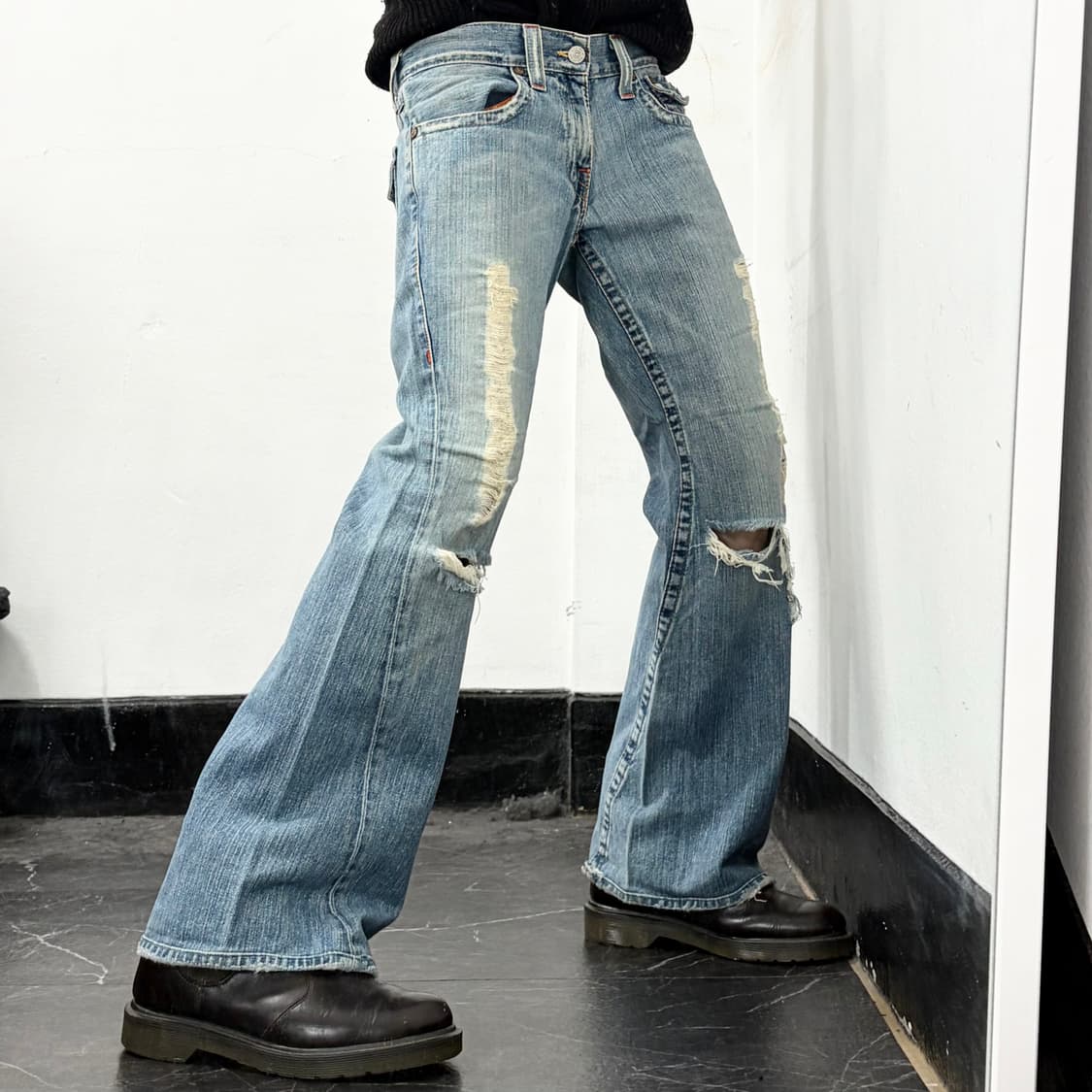 트루릴리전 데미지 부츠컷 데님 팬츠 상품이미지4