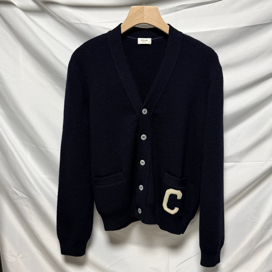 [S+급/M] 셀린느 울 컬리지 로고 가디건 네이비 상품이미지1