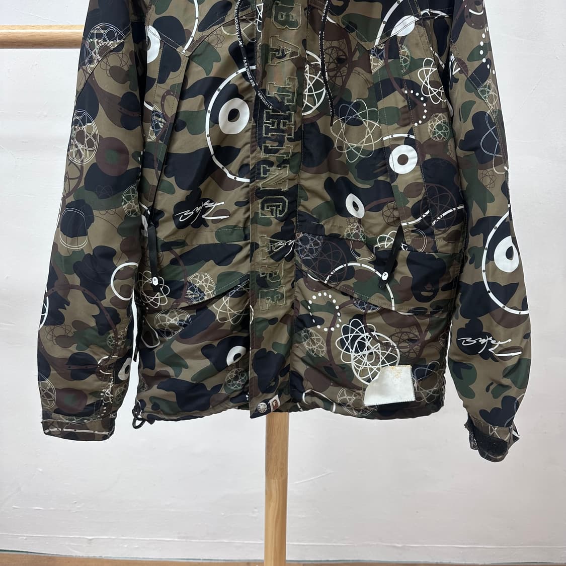 베이프 푸츄라 그래피티 카모플라쥬 후드 자켓 XL(100) J31 상품이미지3
