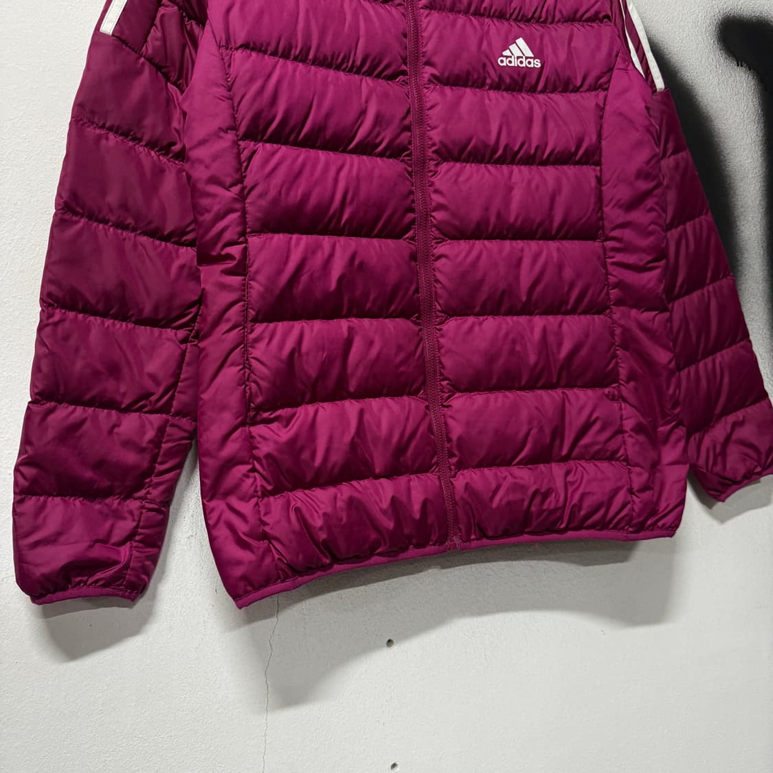아디다스 라인 디테일 삼선 경량 패딩 상품이미지4