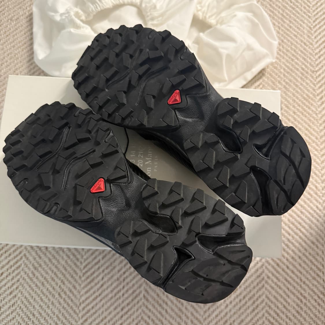 살로몬 뮬 x MM6 메종 마르지엘라 XT 4 블랙 사이즈 260 상품이미지3