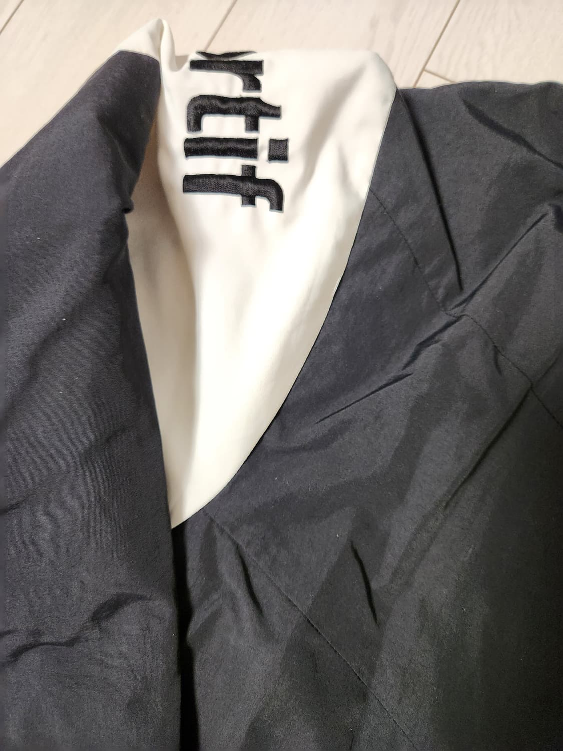 새상품급)르꼬끄 우븐 바람막이 사이즈L


오염 하자 없이 깨끗해요^^
 상품이미지6