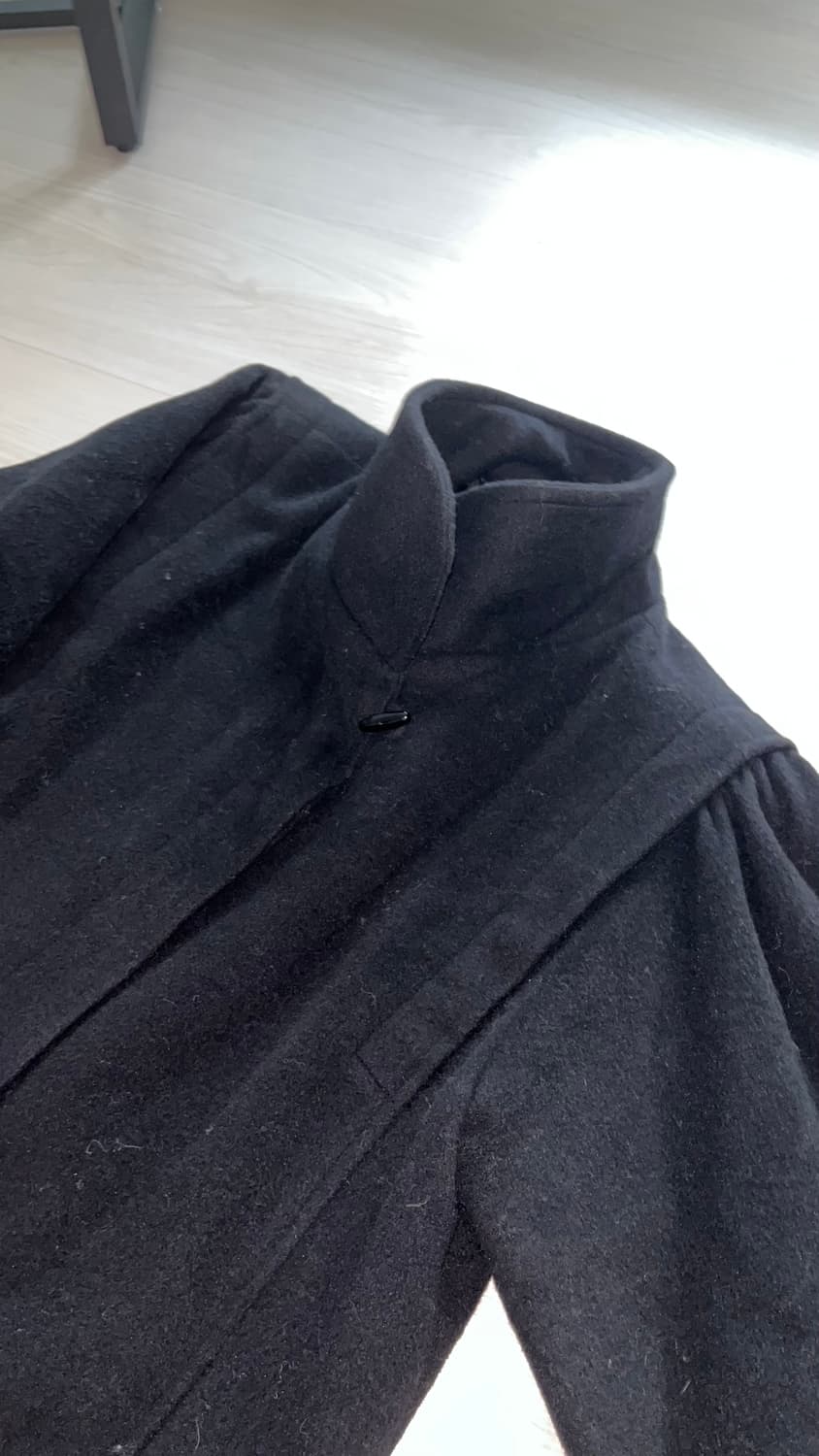 보세 하이넥 퍼프숄더 코트 상품이미지4