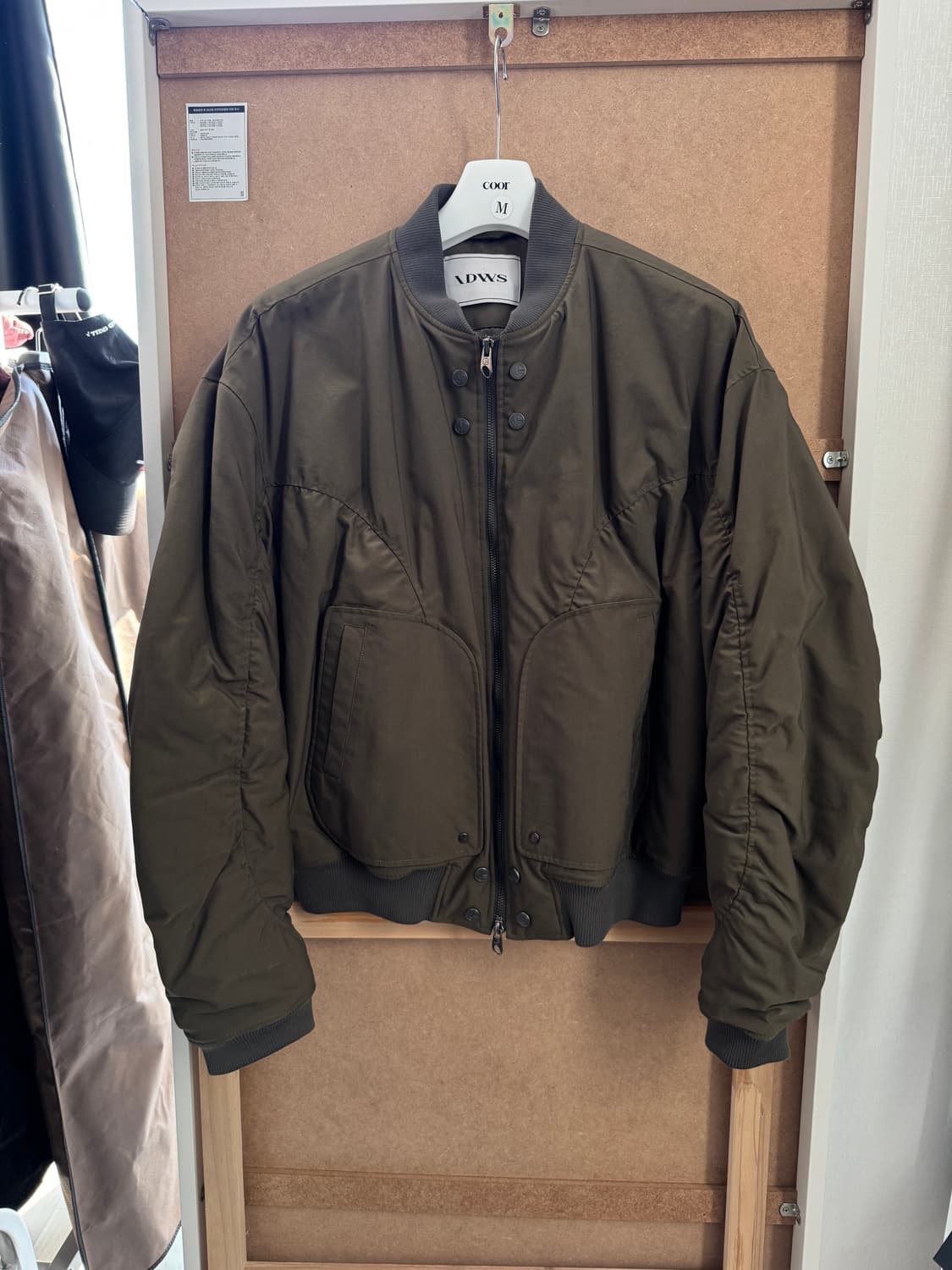 아이돈워너셀 Circle Shirring Logo Ma-1 Khaki 상품이미지2