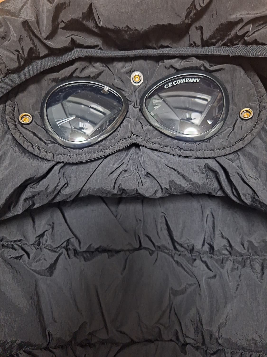 (XXL) cp컴퍼니 24fw 크롬-r 고글 다운 자켓 블랙 상품이미지3