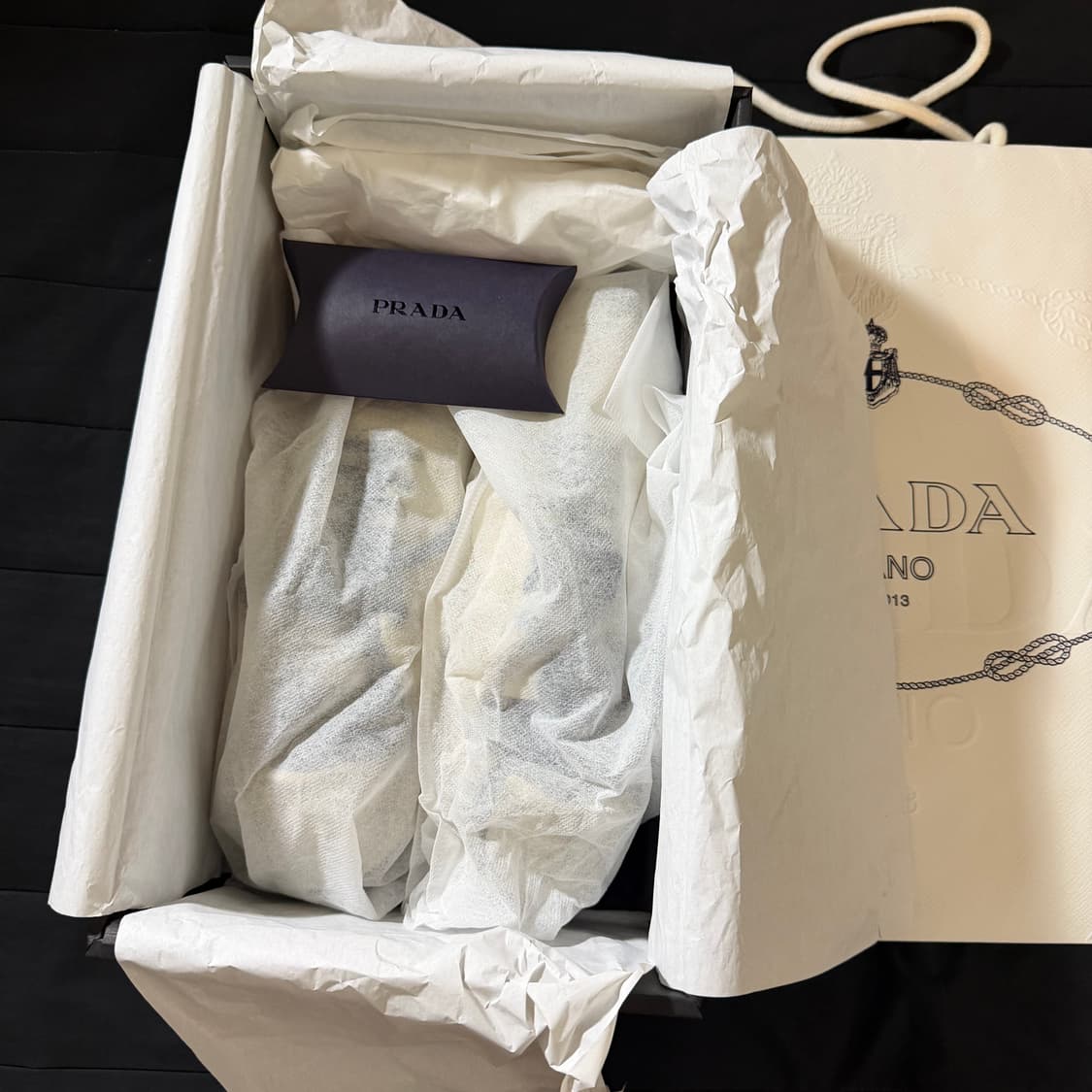 프라다 컬랩스 리나일론 스웨이드 아이보리 7.5 상품이미지4