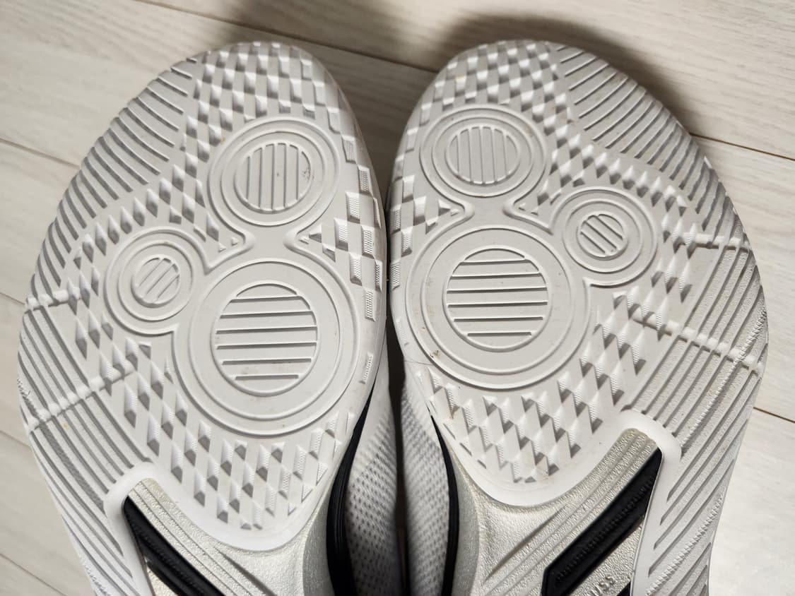 아식스 배구화 NETBURNER BALLISTIC FF사이즈285

새상 상품이미지9