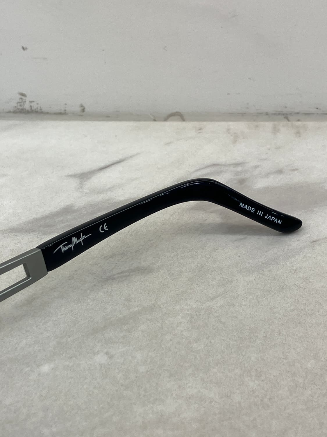 티에리 뮈글러 Thierry Mugler 블랙 실버렉 오벌 뿔테 안경 상품이미지7