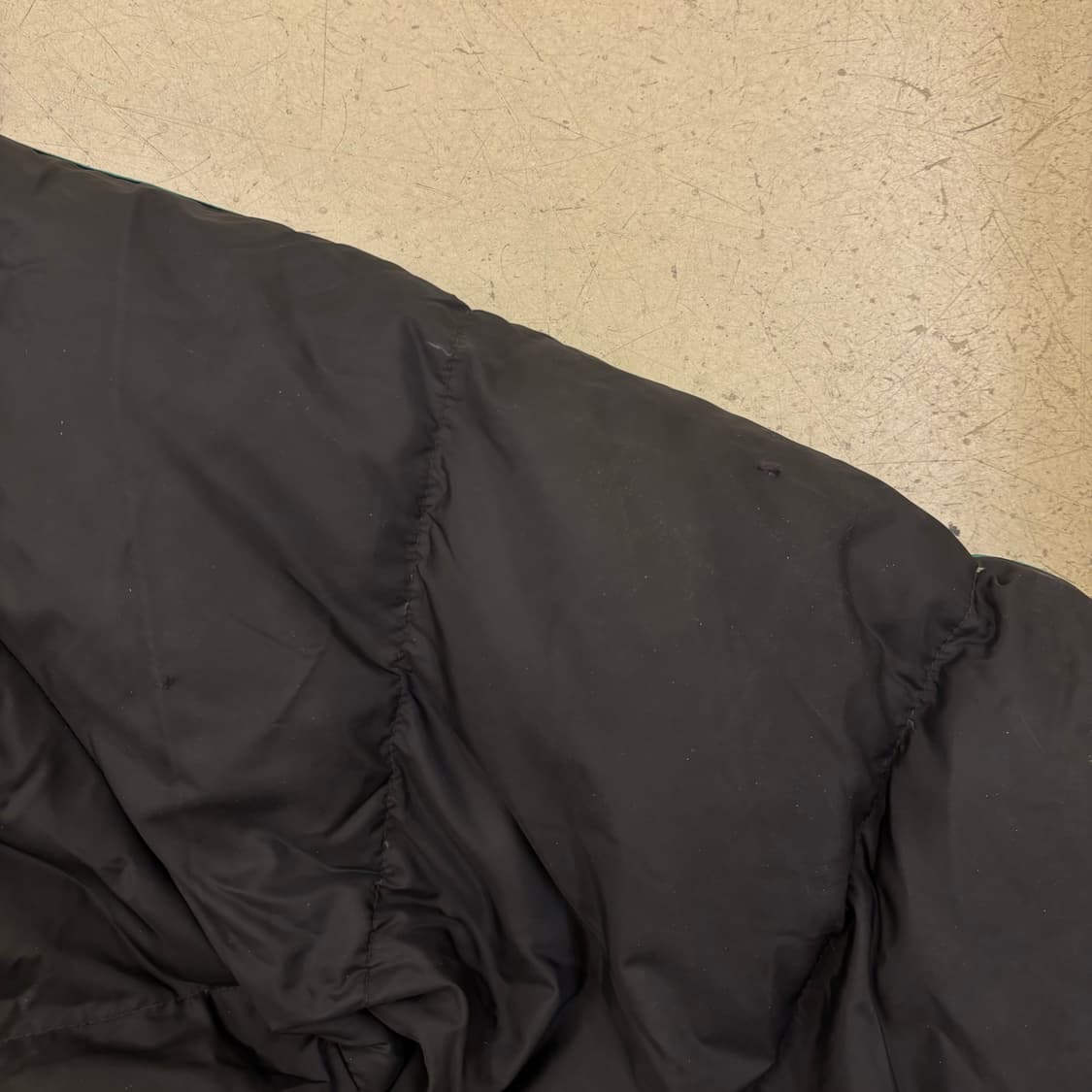 아디다스 덕다운 이큅먼트 패딩 봄버 상품이미지8