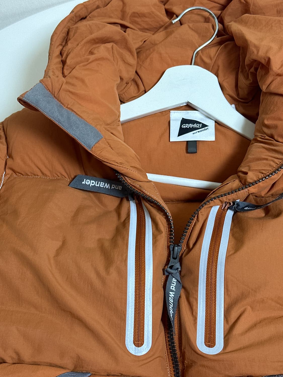 앤드원더X그라미치 오렌지 다운자켓 상품이미지4