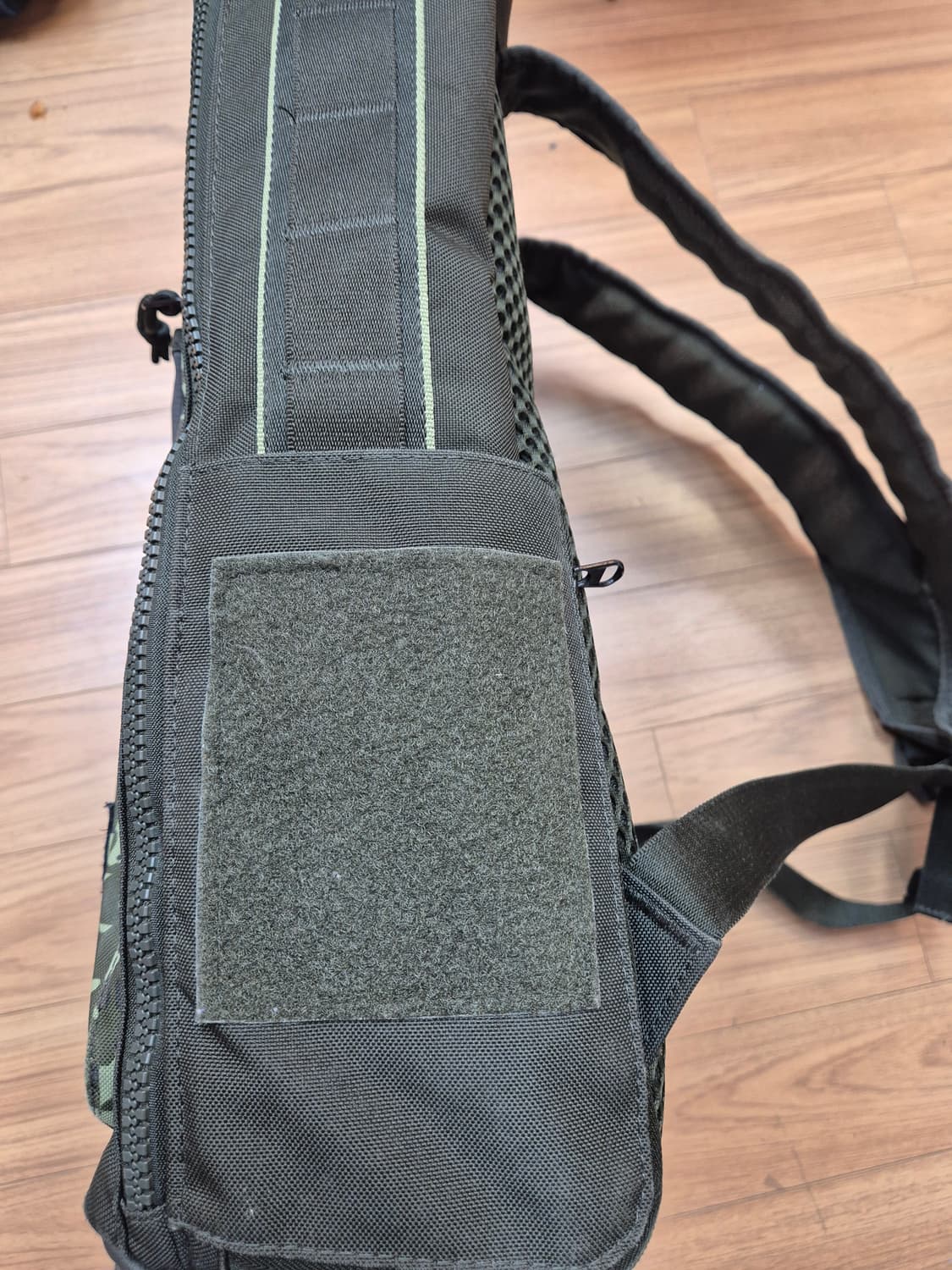 나이키 유틸리티 엘리트 백팩 판매합니다. 카모 패턴이 매력적이며, 전면에 상품이미지4