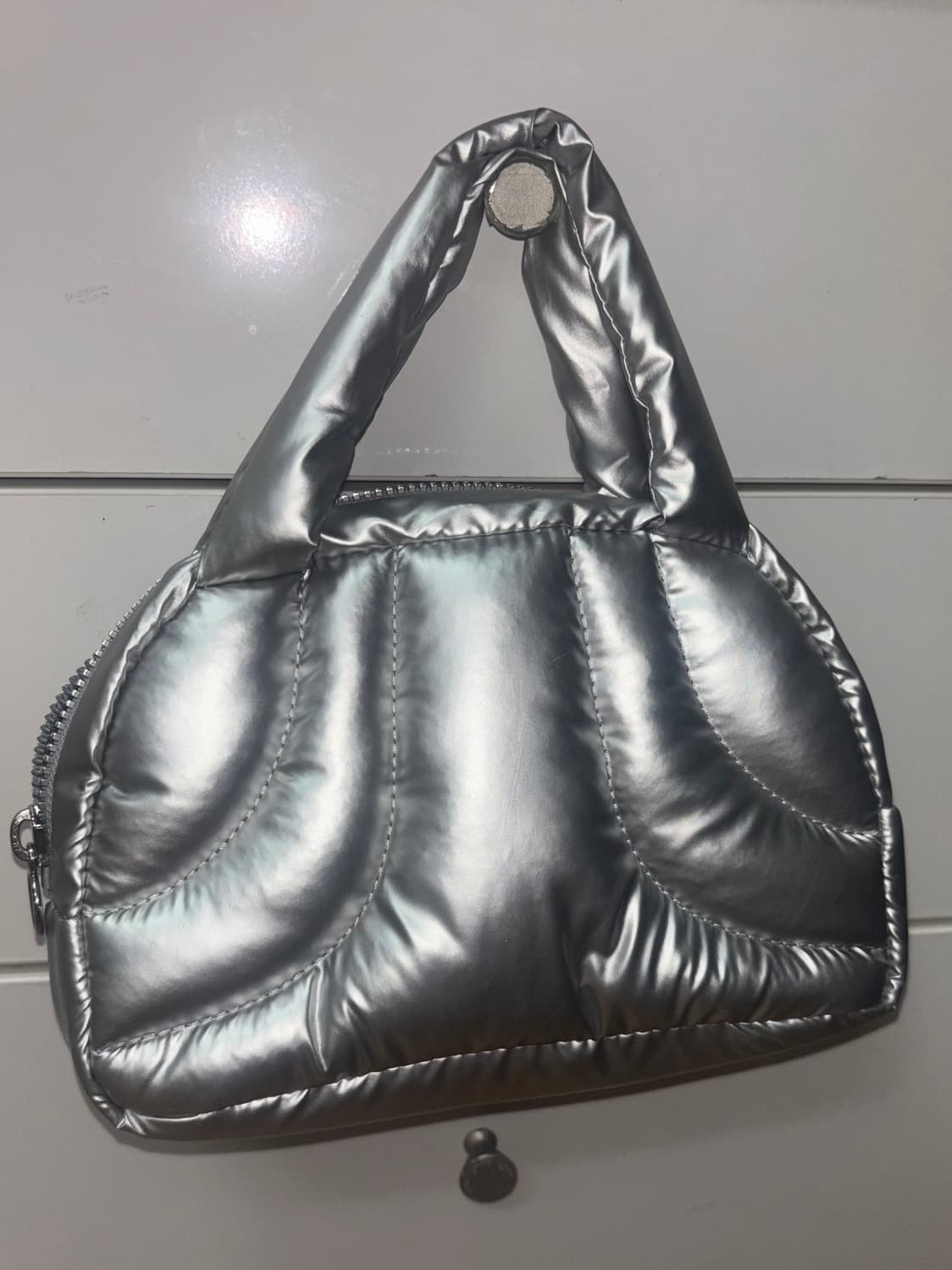 아디다스 Adidas 메탈릭 실버 미니 볼링백 상품이미지2