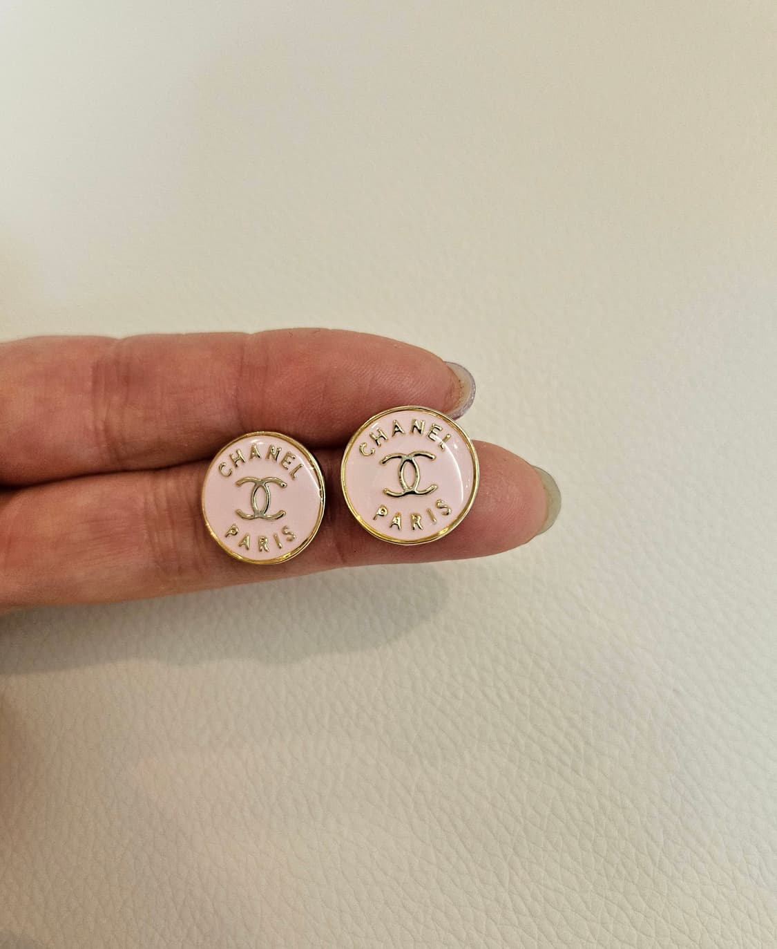 샤넬 단추 CC로고 연핑크 귀걸이 업사이클링 상품이미지3