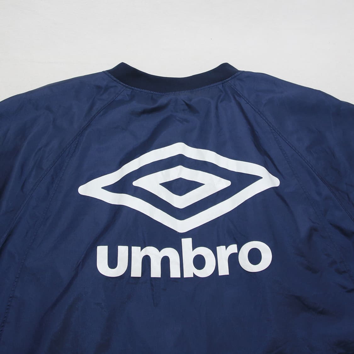 (착용컷) UMBRO 브이넥 웜업 (남성용 100) 상품이미지8