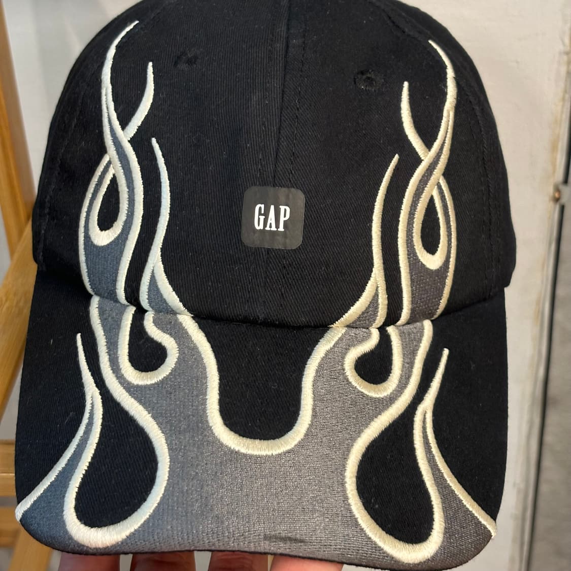 이지 갭 발렌시아가 플레임 블랙 볼캡 OS 상품이미지5