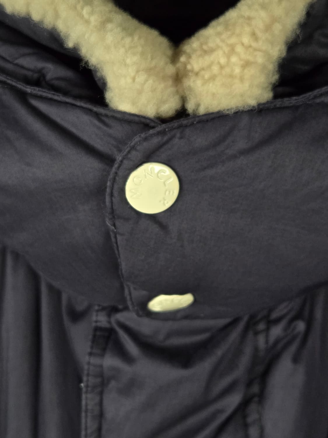 몽클레어 x 아미 올랜드 양털카라 후드패딩 상품이미지4