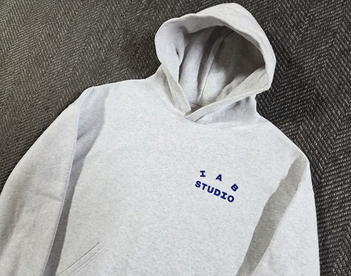 IAB studio 아이앱 스튜디오 라이트 그레이 후드티
 상품이미지3