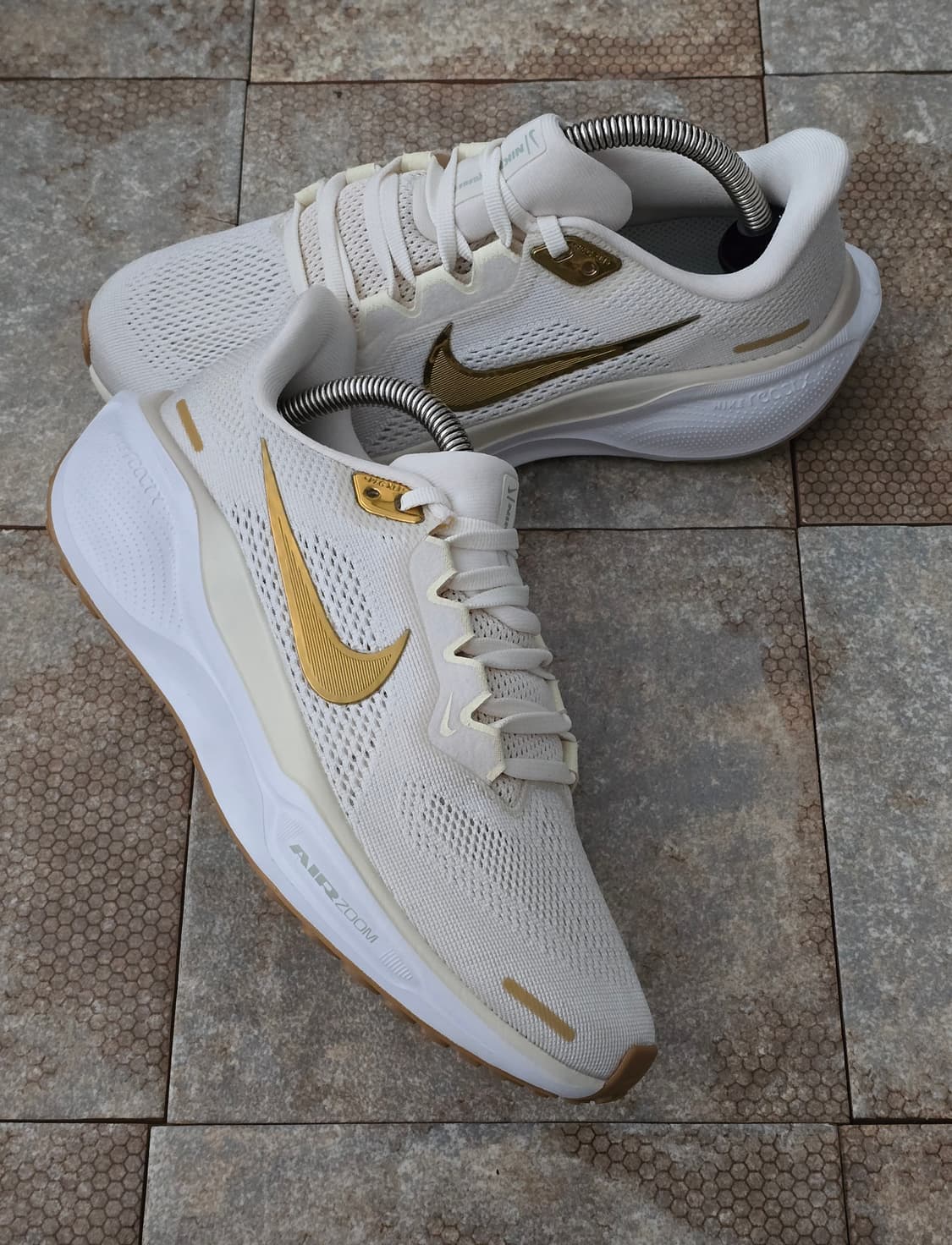 (235)나이키 에어 줌 페가수스 41 메탈릭 골드 상품이미지6