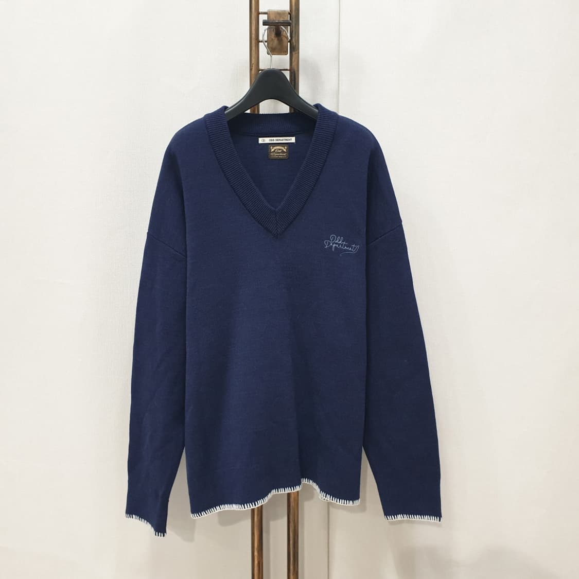 오드디파트먼트 자수 브이넥 오버핏 니트 M 상품이미지1