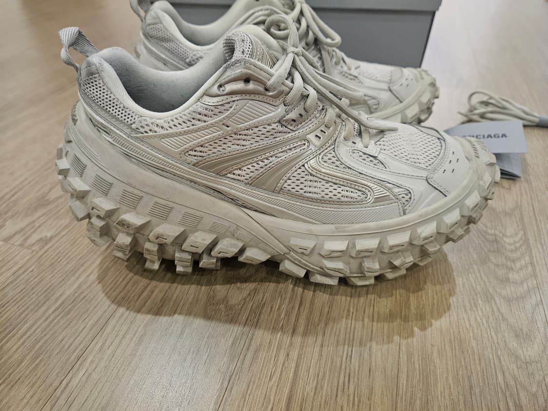 발렌시아가 디펜더 41 상품이미지3