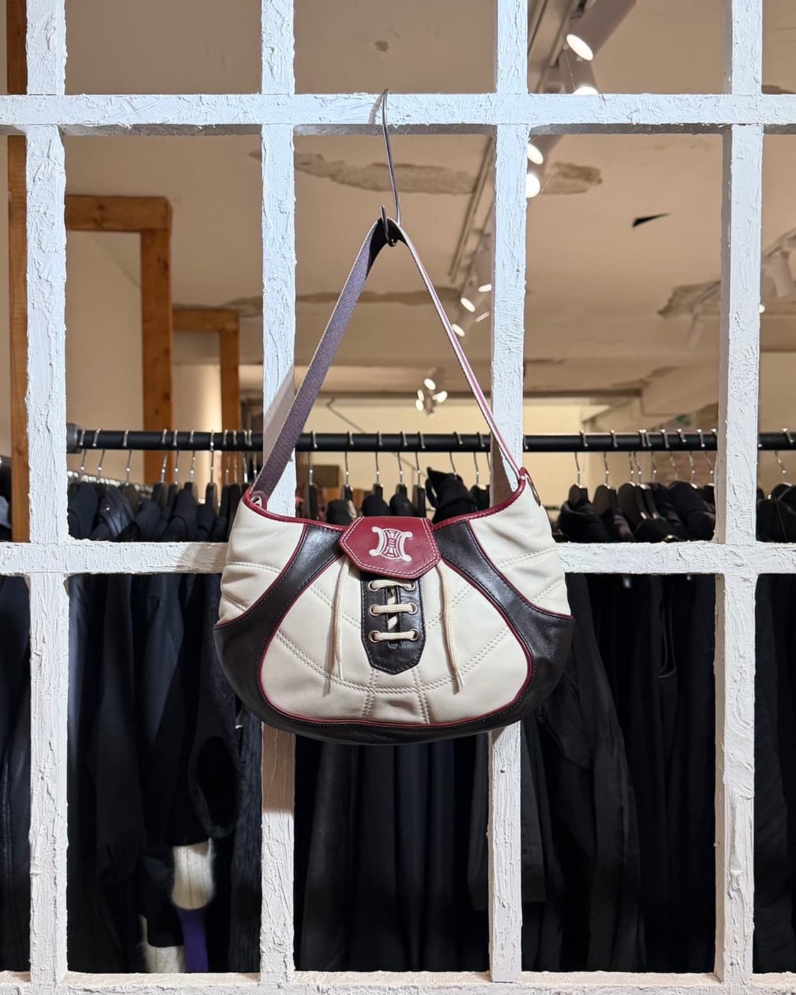 셀린느 화이트 레드 2002 피파 월드컵 레더 숄더백 상품이미지1