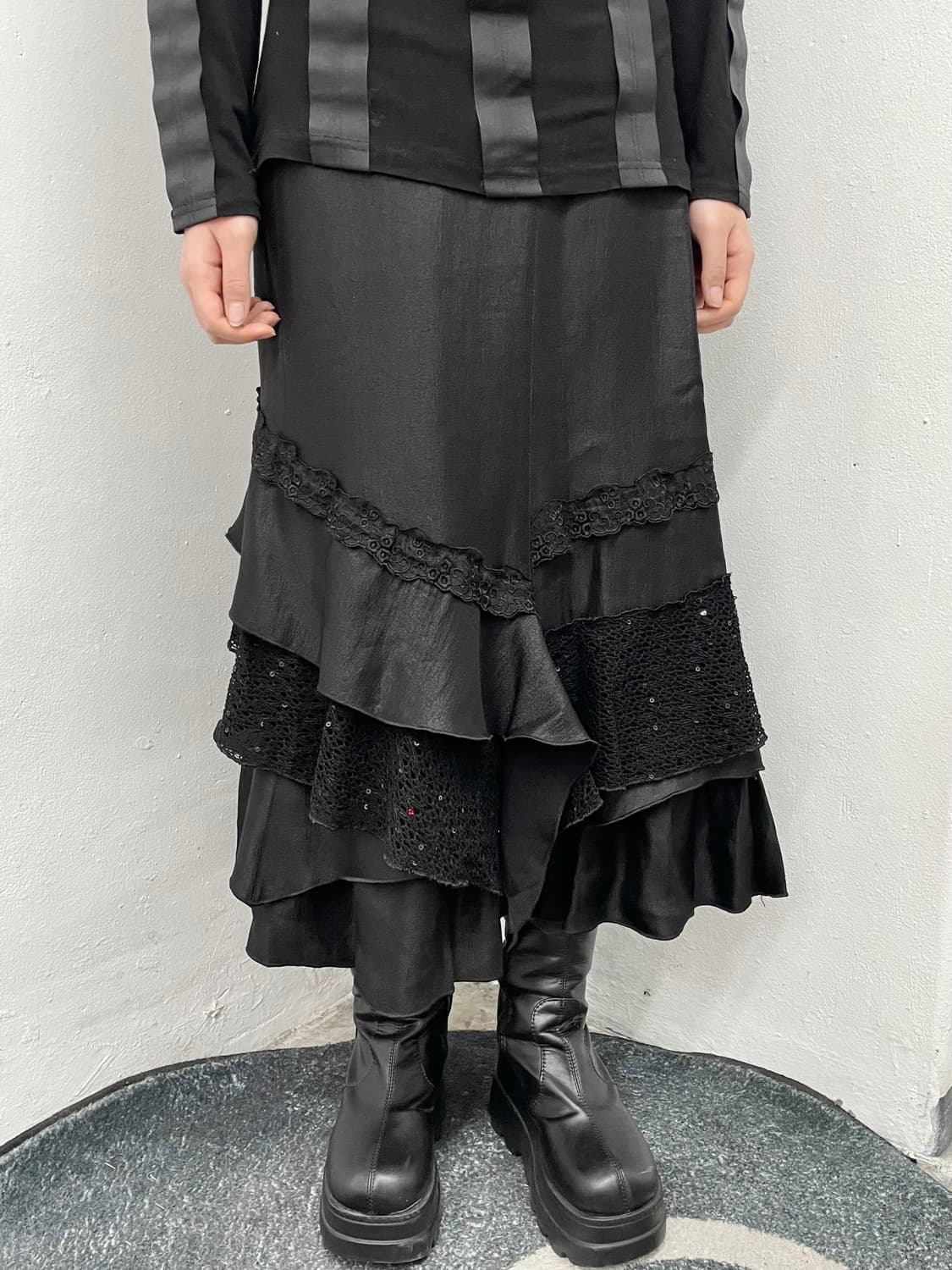 고딕 프릴 디테일 롱 스커트 상품이미지2