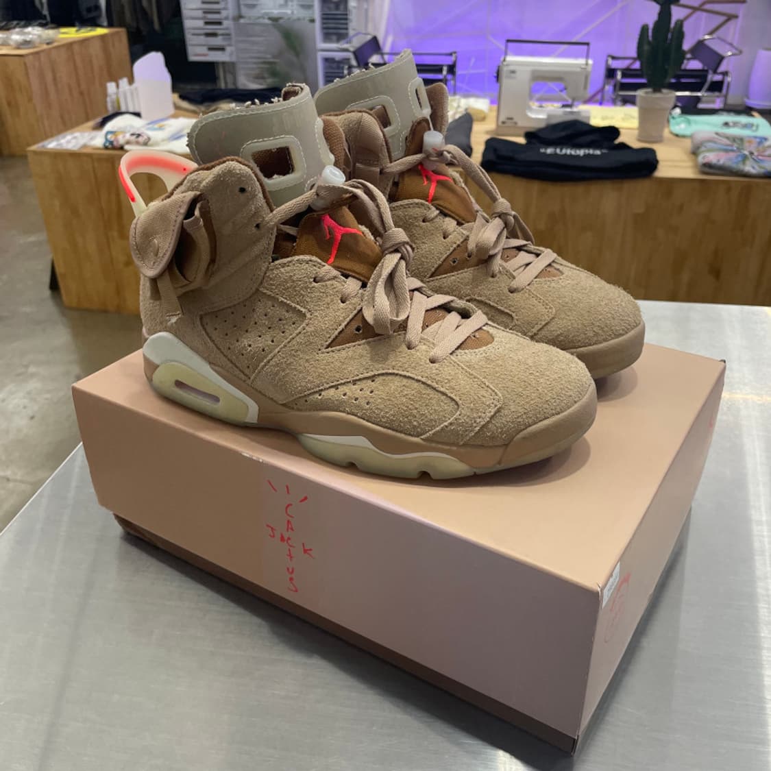 조던 6 레트로 SP 트래비스 스콧 브라운 (270) 상품이미지2