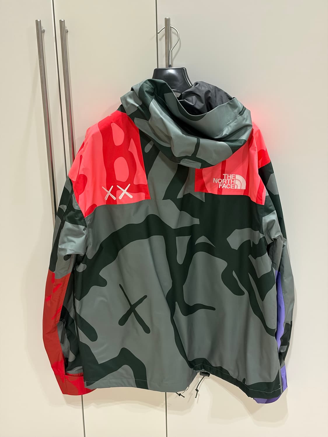 [USED][L] KAWS x THE NORTH FACE JACKET 상품이미지2