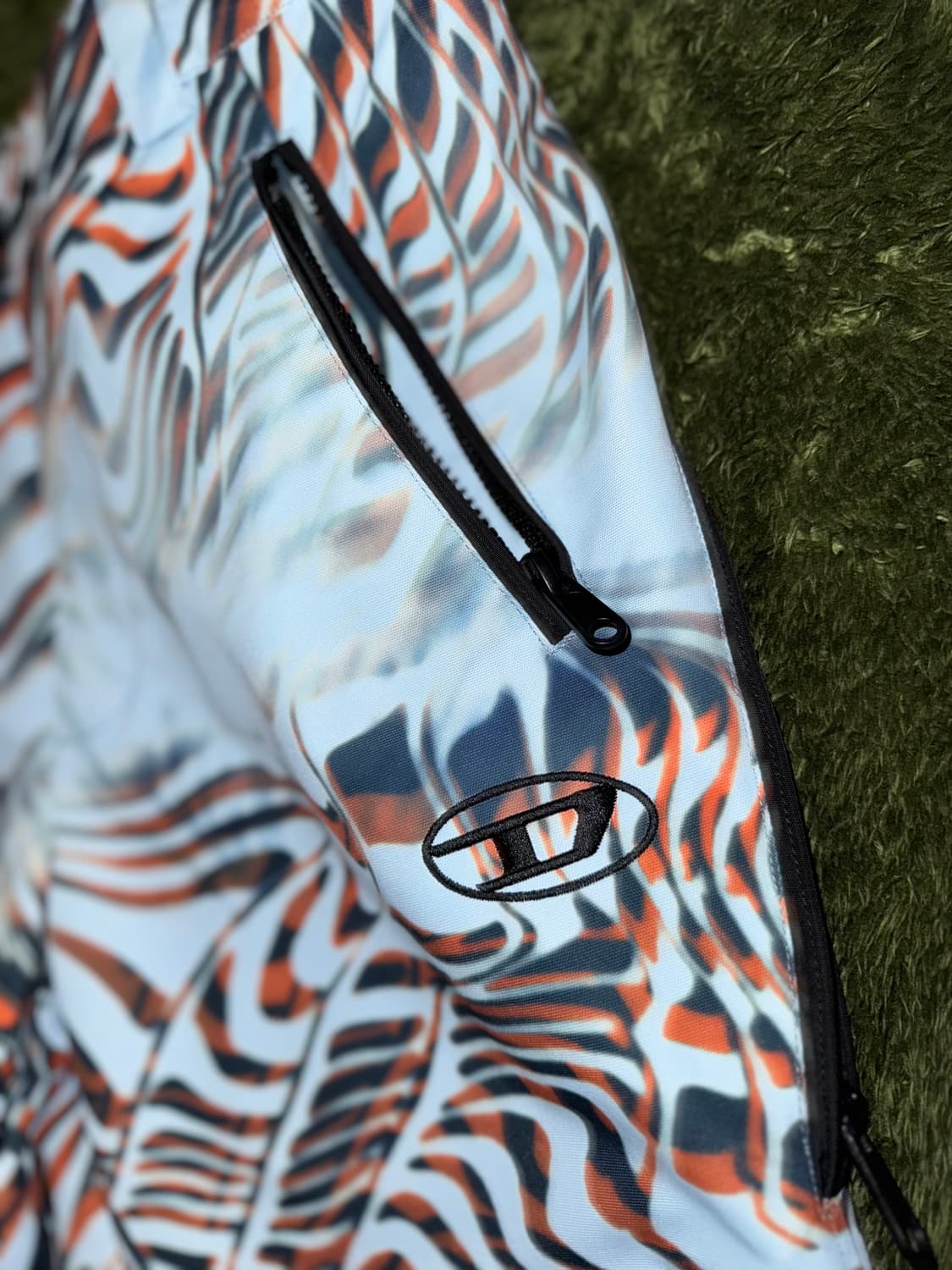 [32] 디젤 옵티컬 그래픽 엠브로더리 로고 부츠컷 팬츠 블루 상품이미지6