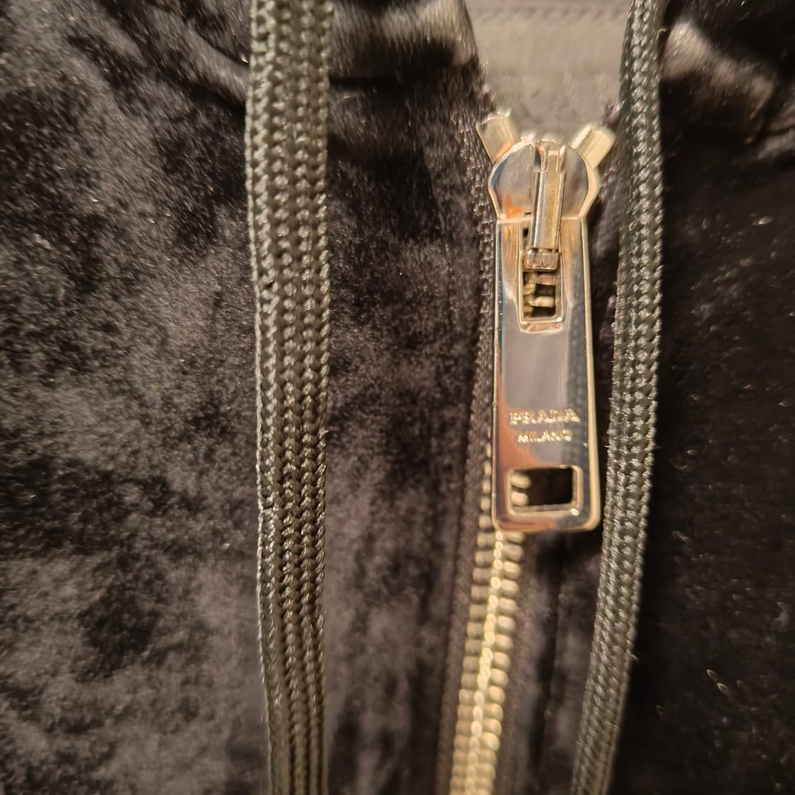 프라다 벨벳 후드 자켓 XXL 블랙 상품이미지4