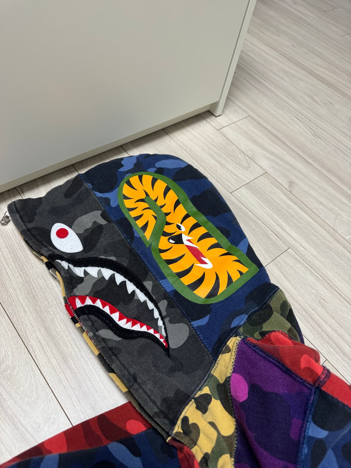 베이프 크레이지믹스카모샤크후드집업 상품이미지7