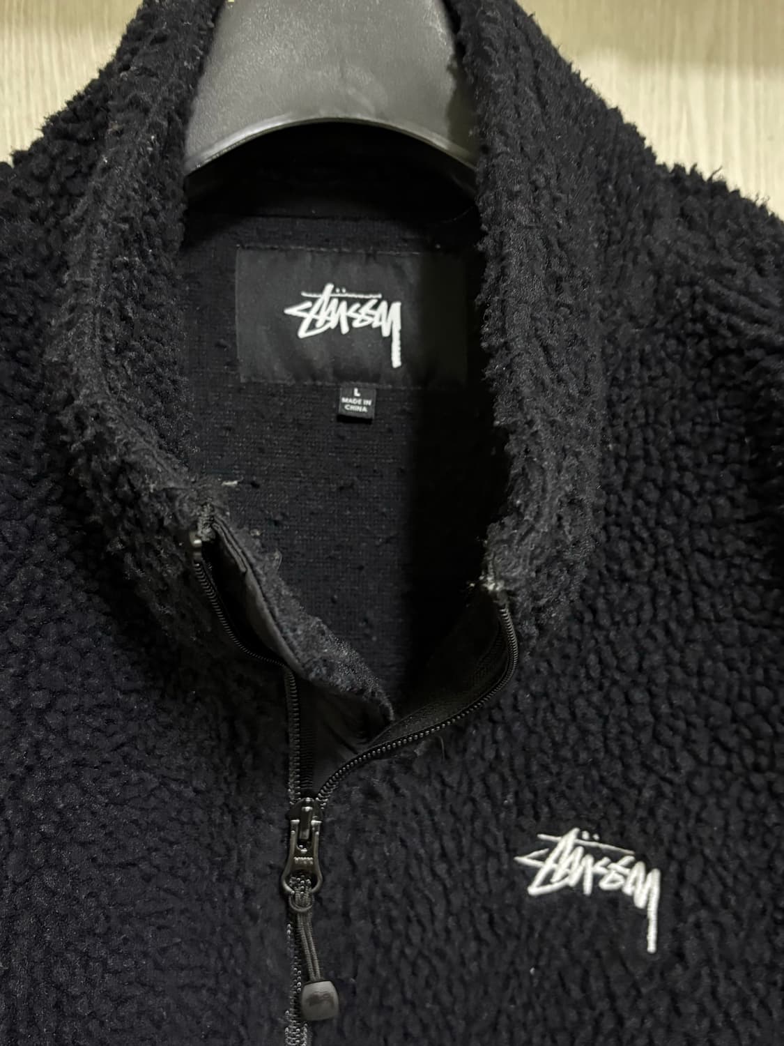 [L] 스투시 후리스 베스트 블랙 상품이미지3