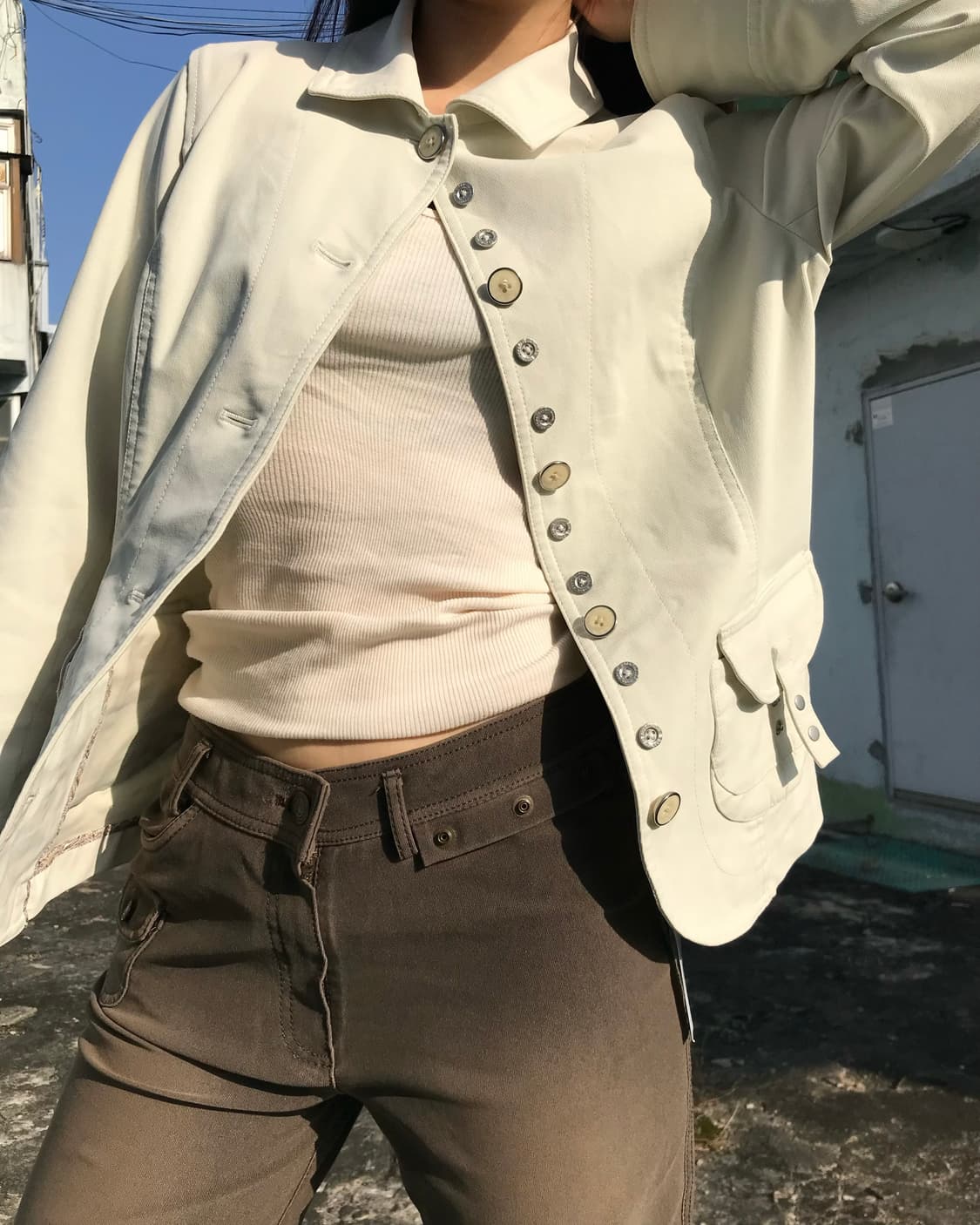 버튼 디테일 블레이저  상품이미지1