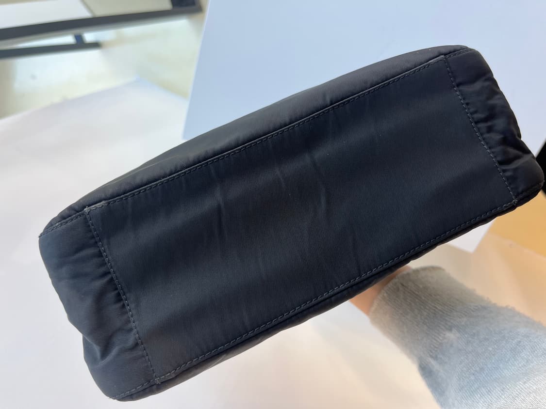 프라다 사이드로고 나일론 토트백 상품이미지5