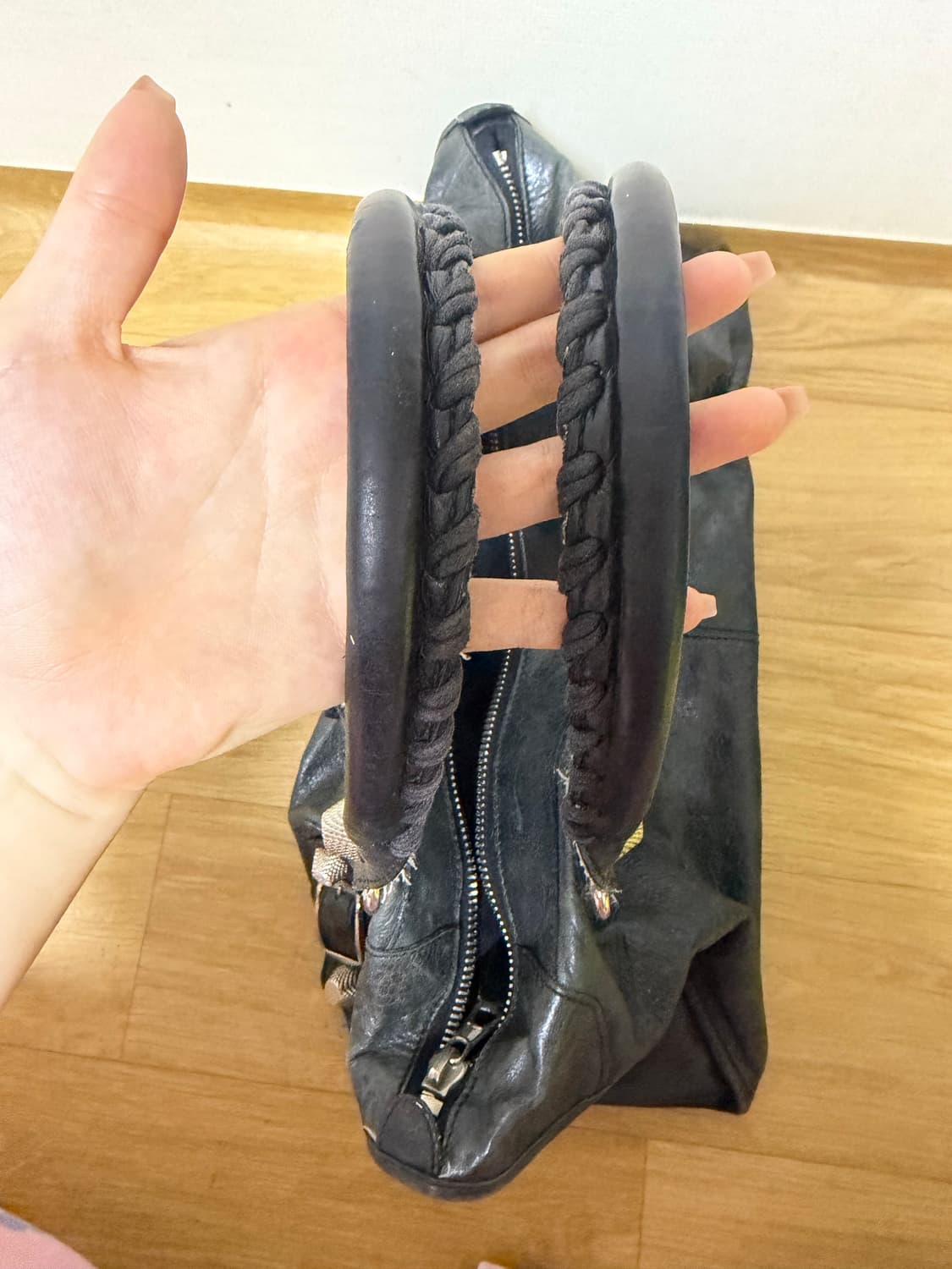 발렌시아가 클래식모터백 다크그레이 라지 상품이미지3