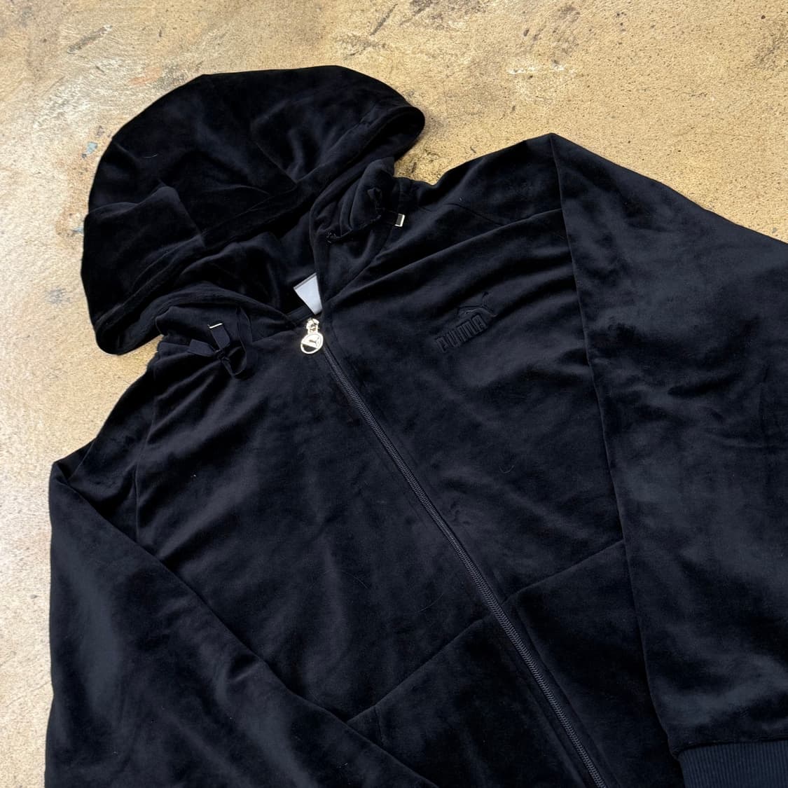푸마 벨벳 블랙 후드집업 상품이미지1