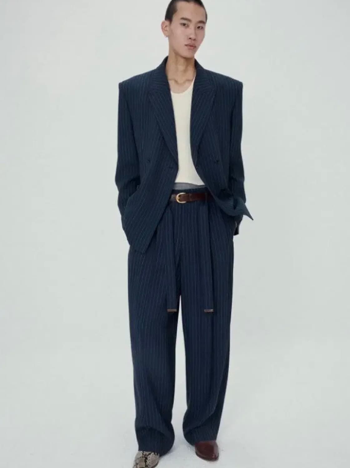 [L,L] 렉토 핀스트라이프 아워글래스 블레이저 자켓 벨트 슬랙스 셋업 상품이미지2