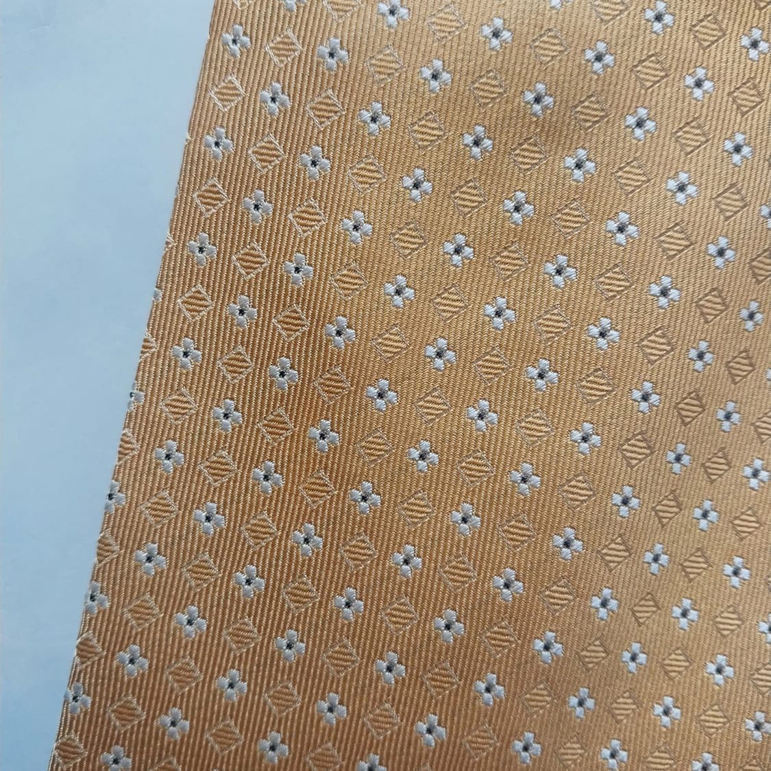 샤를주르당 실크 옐로우 플라워 자수 넥타이 9.5cm A등급 K1433
 상품이미지7