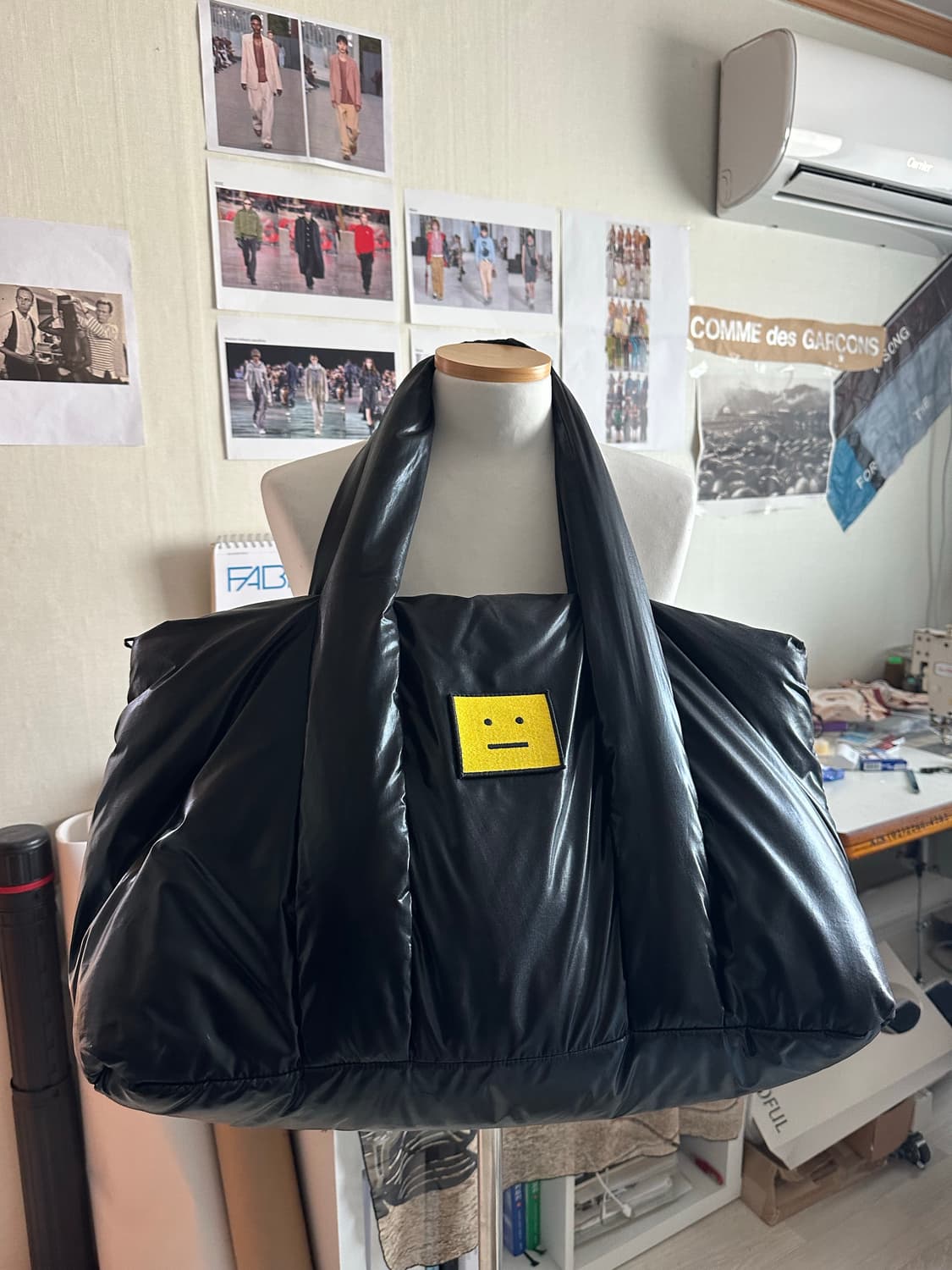 아크네 스튜디오 푸퍼 토트백 상품이미지1