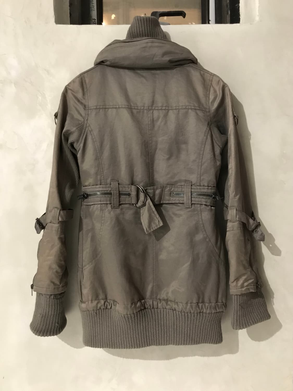 Lein bold buckle slim fit coated jumper 상품이미지2