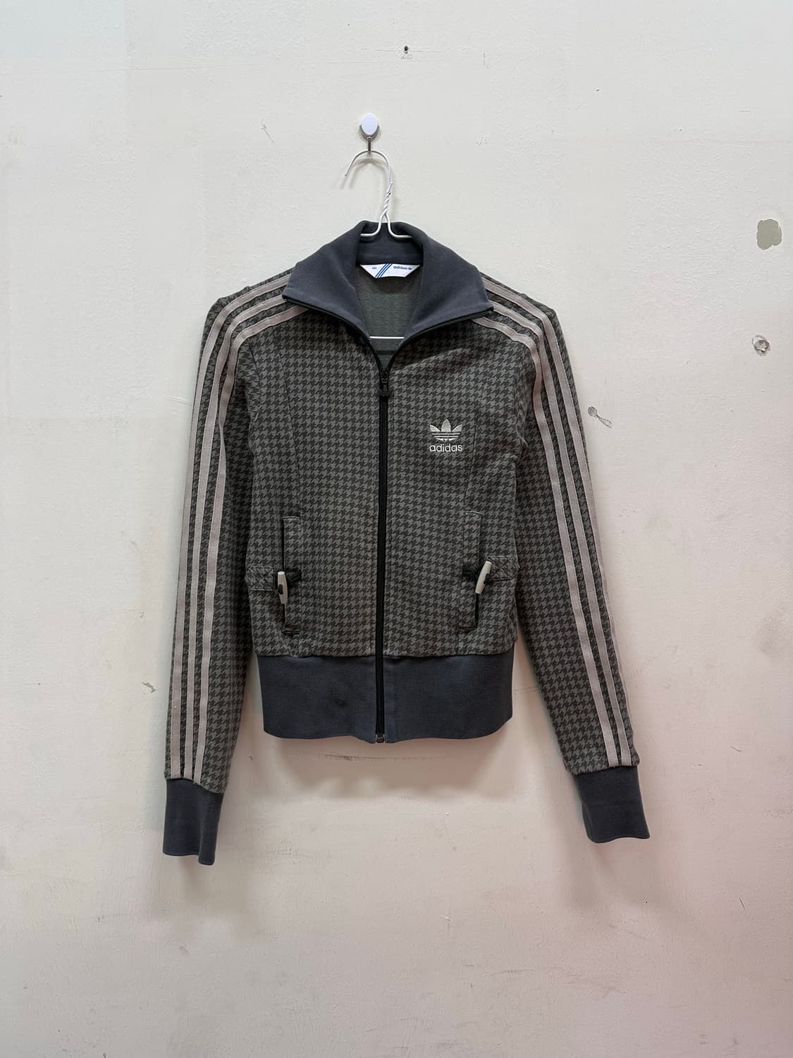 극희귀매물 아디다스 슬림핏 카키 집업 상품이미지4