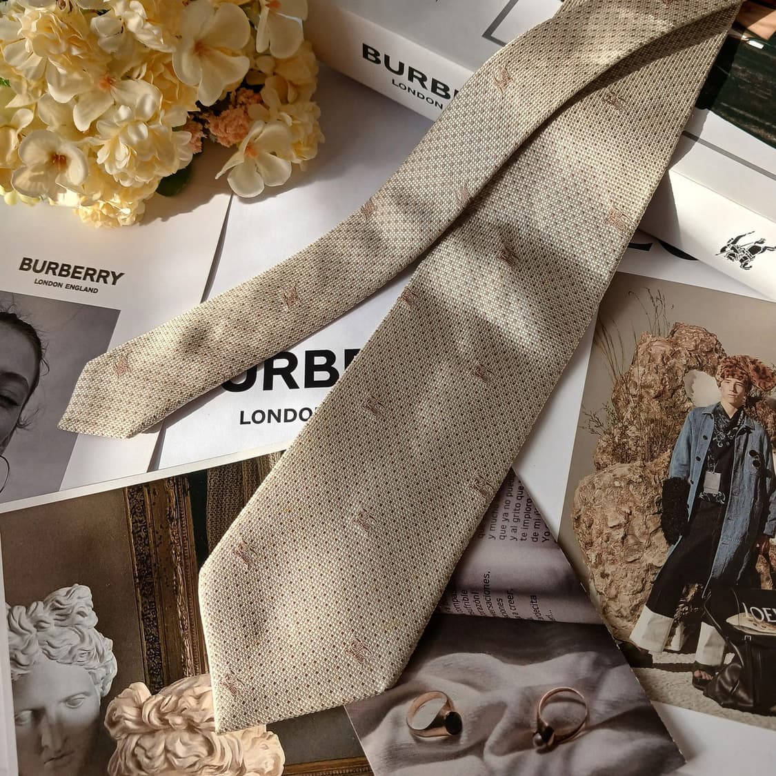 버버리 실크 베이지 크레스트 패턴 넥타이 9.8cm A등급 A19390
 상품이미지2
