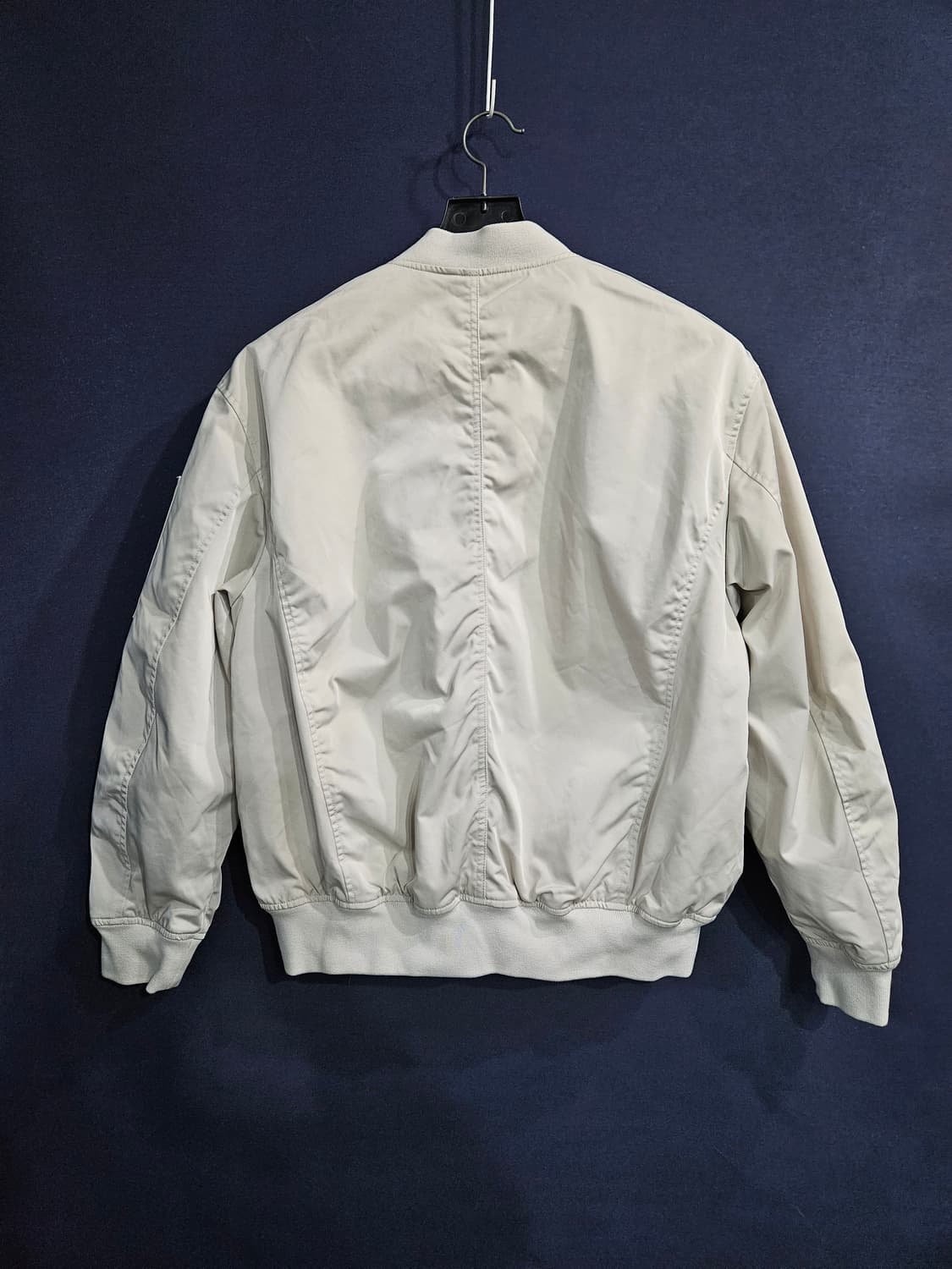 지오다노 아이보리컬러 남성 세미오버핏 100 항공점퍼 자켓  상품이미지2